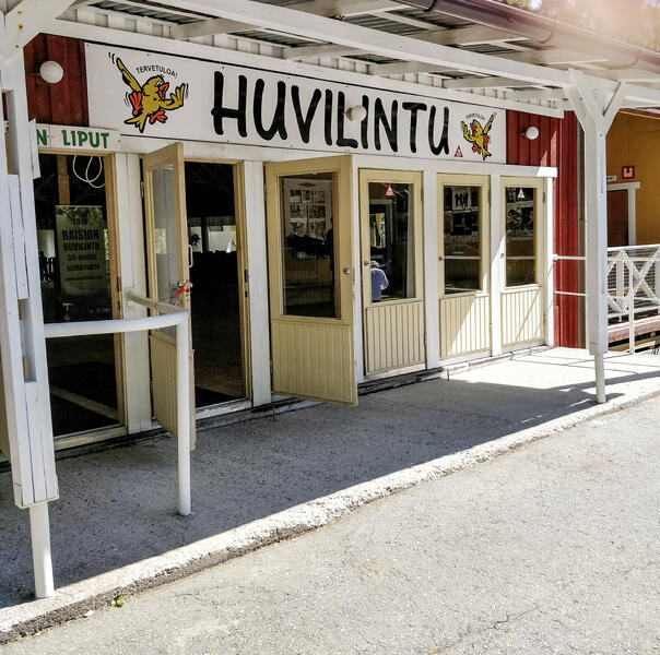 Huvilintu avaa ovensa vappuaattona.