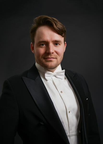 Baritoni Johannes Pessi kilpaili Mirjam Helin -kilpailussa 2024. – Oli erittäin tärkeää tutustua samassa uravaiheessa oleviin laulajiin. Moniin Helin-kilpailusta tuttuihin naamoihin on törmännyt myöhemminkin, Pessi kertoo.