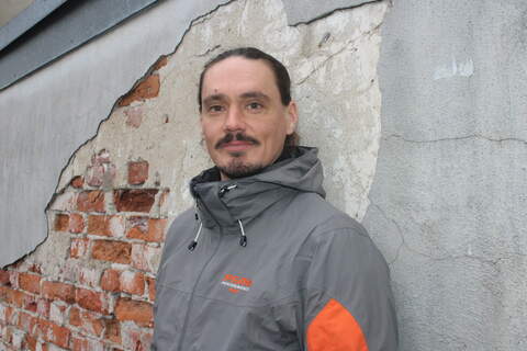 - Yhteiskunnan monimuotoisuutta voitaisiin lisätä ja pienentää polarisaation aiheuttamaa kuilua, saavuttamalla ja osallistamalla ne yhteiskunnan alueet, joilla ei ole tietoa ja kokemusta maahanmuutosta, Juha-Matti Laakspohja sanoo. 