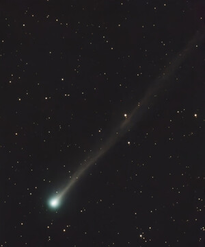 C/2025 R3 (PANSTARRS) kuvattuna Tervakoskella 8. huhtikuuta. Kuvaa on valotettu 17 sekuntia. 