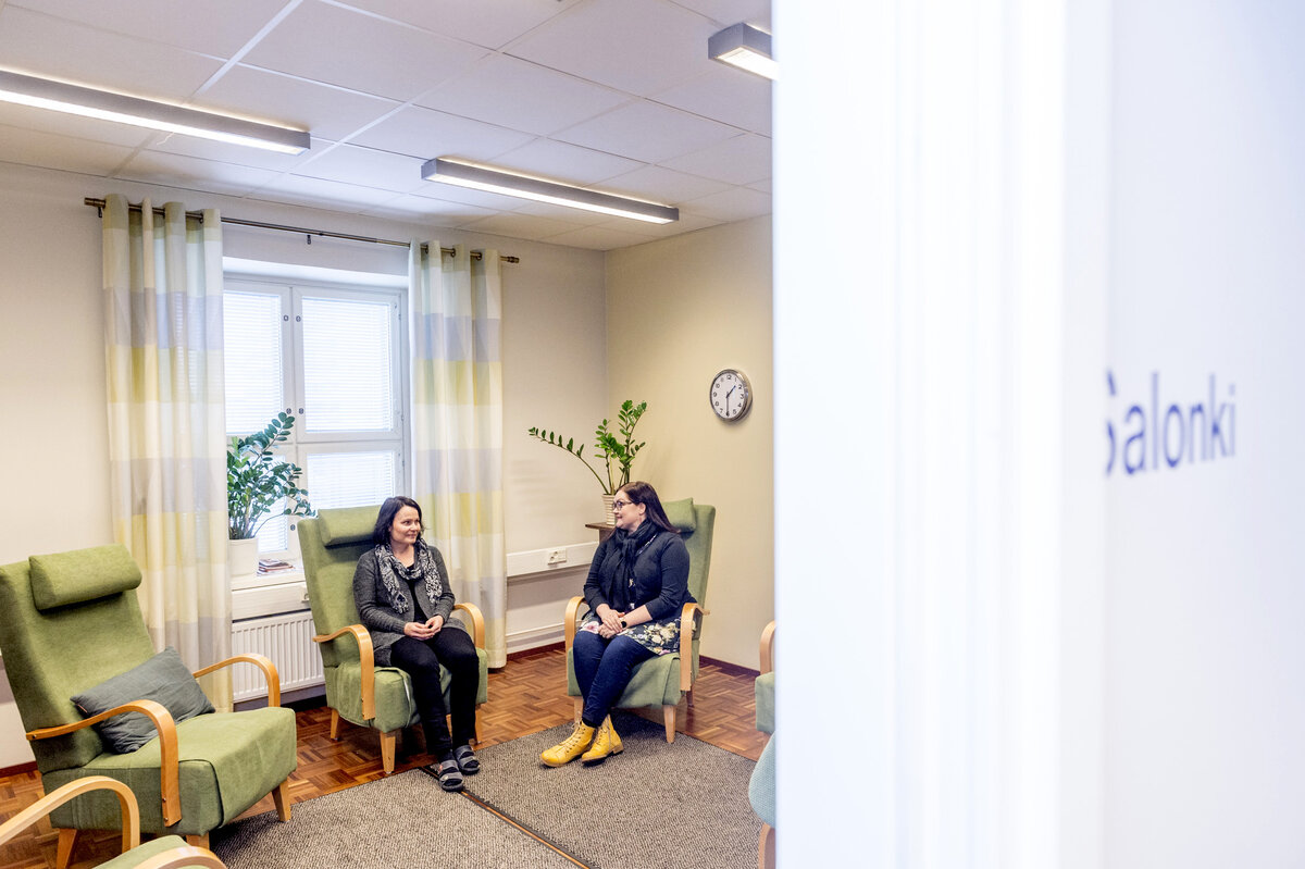 Koordinaattori Päivi Rouvali (vas.) ja toiminnanjohtaja Katja Suominen Tukenasi ry:stä.