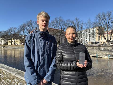 Lauri Punkari ja Linnea Anderson pitivät tilaisuutta hauskana, sillä Katedralskolanilla ei ollut tietoa yllätyksestä. 