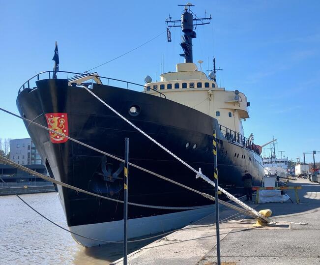 Jäänmurtaja Sampo vierailee Turussa.