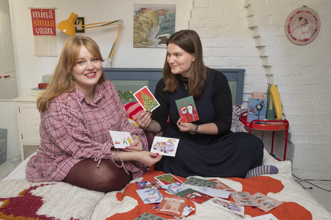 Venla Saikku (vas.) ja Katariina Saikku.