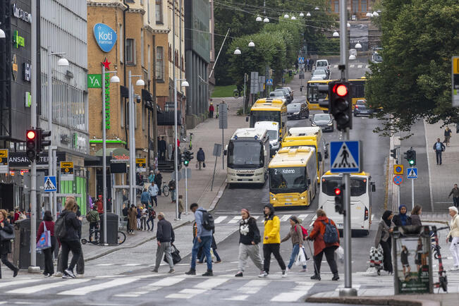 Kirjoittajan mielestä Turusta ei saa pikkukaupunkia tekemälläkään, eivätkä pikkukaupungin vaatimattomat visiot tänne sovi. 