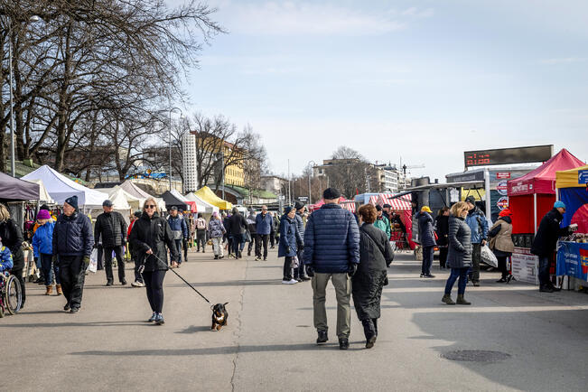 Turun saaristolaismarkkinoilla vieraili yli 65 000 kävijää. Kuva on vuodelta 2023.