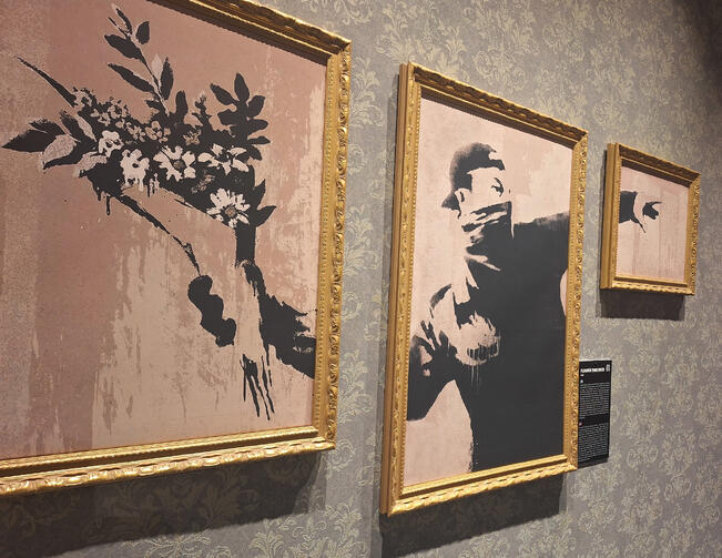 Turun Banksy-näyttelyyn on toisinnettu 200 Banksyn vuosien varrella tekemää teosta.