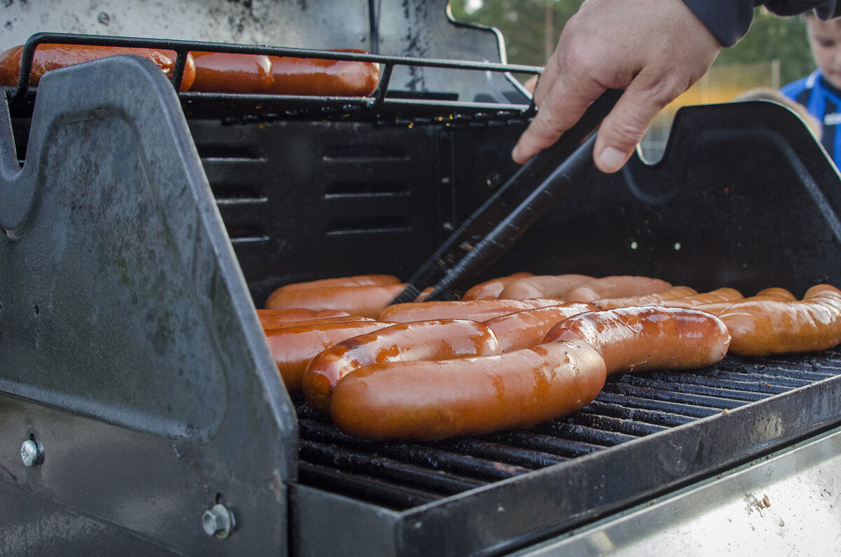 Makkara on säilyttänyt asemansa grillauksessa.