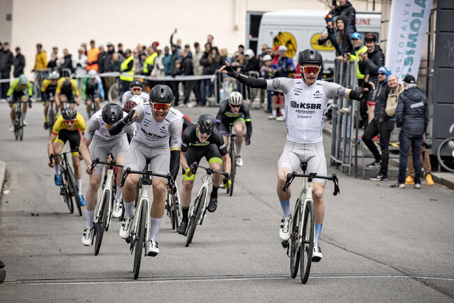 UNTC-tallin Antti-Jussi Juntunen, Jaakko Sillankorva ja Matias Ahtosalo ajoivat viime vuonna kolmoisvoittoon TS-kortteliajoissa.