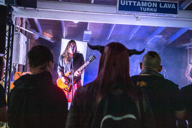 Avacia esiintyi Turku Rock Academyn lavalla Uittamolla Metallivuori-festareilla heinäkuussa 2023. 