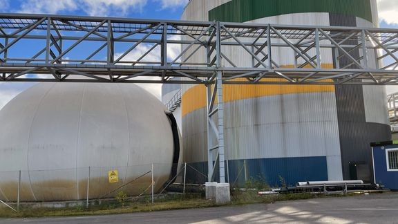 Biokaasun tuotanto on yksi keskeisistä keinoista, joilla jätevedenpuhdistamot voivat hyödyntää lietteiden energiapotentiaalia, lisätä uusiutuvan energian käyttöä ja vähentää päästöjä. Kuva on Topinojan biokaasulaitokselta. 