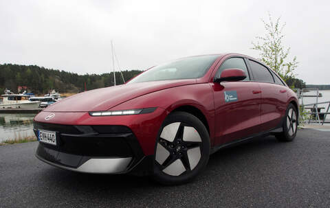Hyundai Ioniq 6:n muotoilusta ei rohkeutta puutu. 