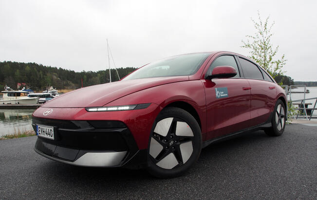 Hyundai Ioniq 6:n muotoilusta ei rohkeutta puutu. 