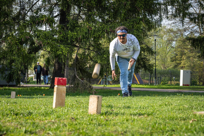 Kubb on ikivanha peli, mutta ensimmäiset SM-kisat järjestetään vasta nyt Turussa.