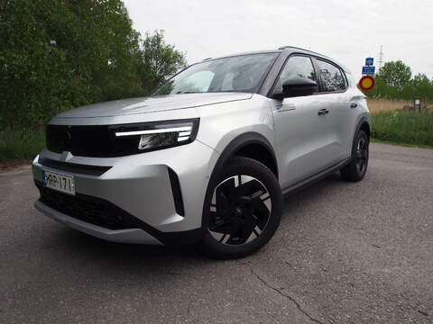 Opel Fronterassa on kokoa ja muhkeaa näköäkin. 