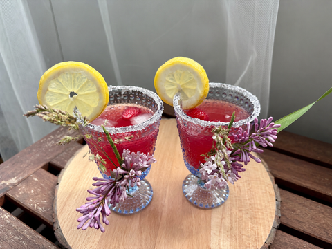 Näyttävä drinkki maoistuu koko perheelle.