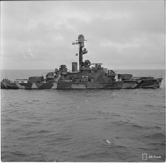 Panssarilaiva Ilmarinen elokuussa 1941.  
