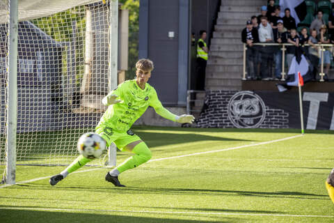 Elmo Henriksson joutui antautumaan kolmesti.
