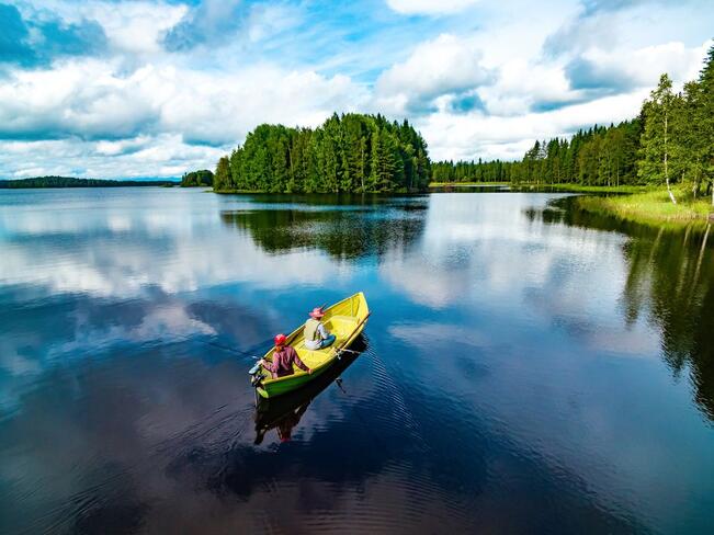 Kalatalousalueet ovat julkisoikeudellisia yhdistyksiä, joilla on useita lakisääteisiä tehtäviä.