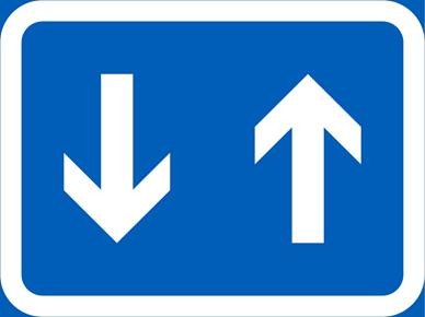 Lisäkilpi H23.2 kertoo pyörätien olevan kaksisuuntainen. 