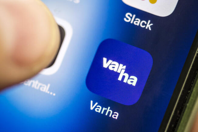 Varha-sovellus toimii sekä älypuhelimissa että tietokoneella.