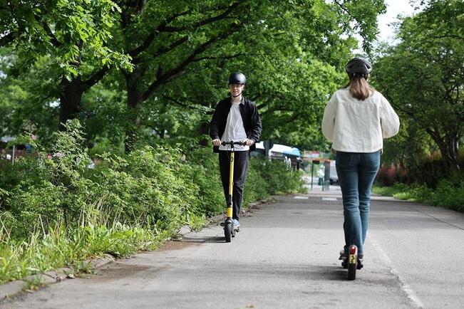 Nuoria kannustetaan sähköpotkulautailemaan fiksusti uuden lyhytelokuvan avulla.

