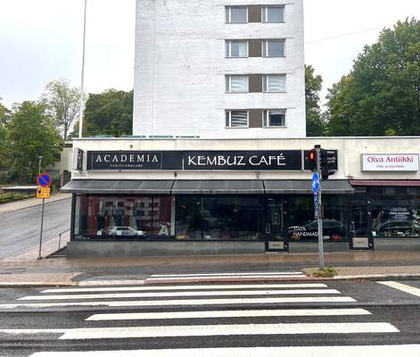 Kembuz Cafessa valmistetaan itse kaikki tuotteet granolasta siemennäkkileipään.