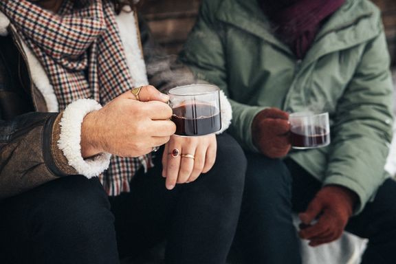 Alko julistaa glögikauden alkavaksi ja myymälöissä järjestetään yhtäaikainen glögimaistatus.